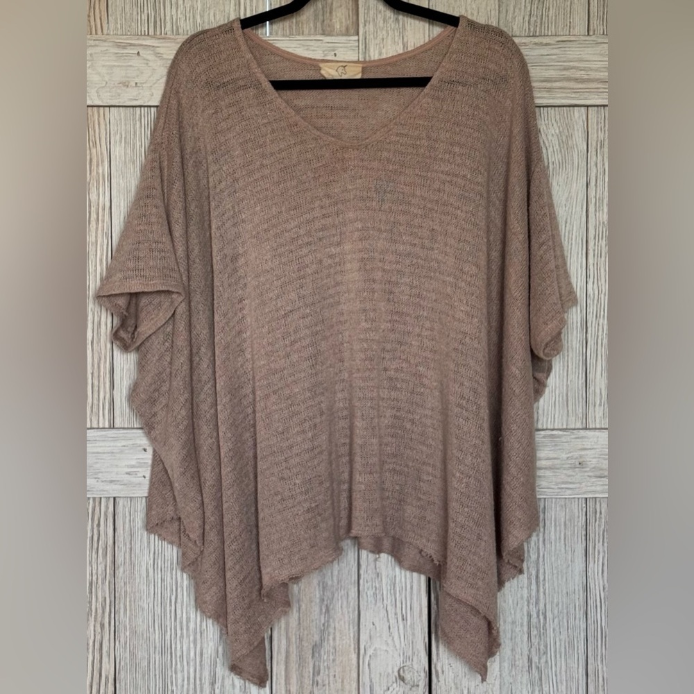 Hyped Unicorn Women’s Tan Oversized Sweater w/ frayed hem. sz s/m